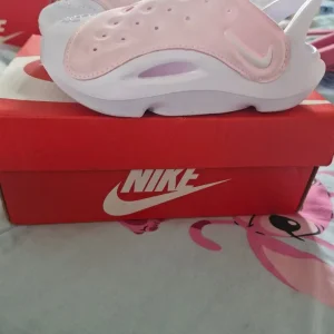 Nike girls summer shoes - Image 3