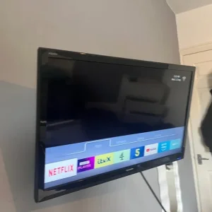 Sharp Smart tv 26” - Image 2