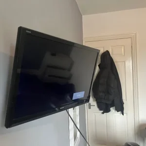 Sharp Smart tv 26” - Image 3