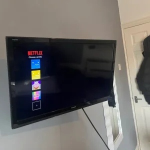 Sharp Smart tv 26” - Image 4