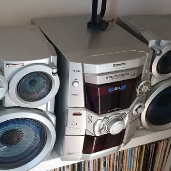 Panasonic Hifi unit with speakers and remote