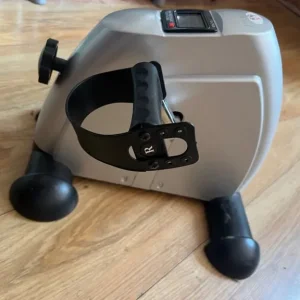 HOMCOM exercise bike in silver - Image 3