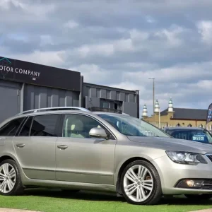 2014 Skoda Superb 2.0 TDI 4x4 Estate - Image 4