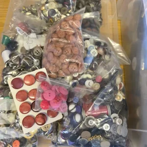 Large sewing kit/box - Image 2