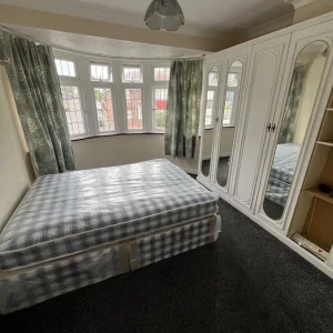 6 bed house with big garden - Image 2