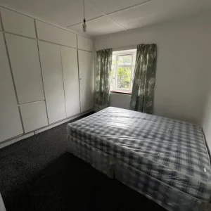 6 bed house with big garden - Image 3