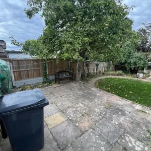 6 bed house with big garden - Image 4