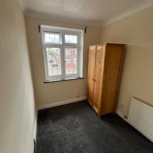6 bed house with big garden - Image 5