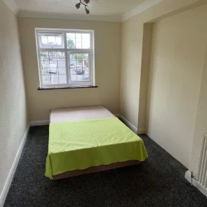 6 bed house with big garden - Image 7
