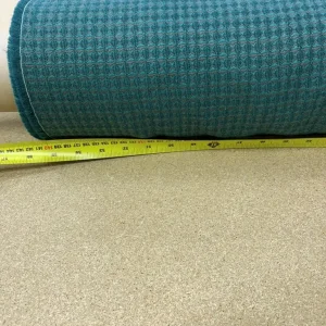 10 metre roll of green tartan type cloth - Image 2