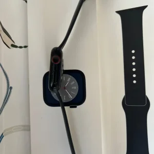 Apple Watch Series 8 41MM midnight black - Image 2