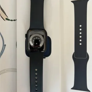 Apple Watch Series 8 41MM midnight black - Image 3