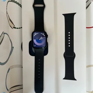 Apple Watch Series 8 41MM midnight black - Image 4