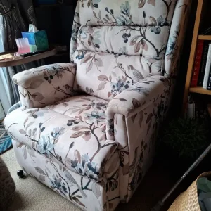 Riser recliner armchair - Image 5