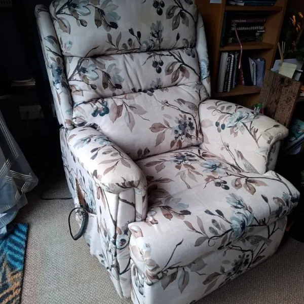 Riser recliner armchair