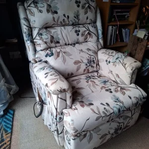 Riser recliner armchair