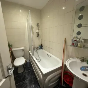 1 bedroom in Richford Road, London, E15 (#2577066) - Image 7
