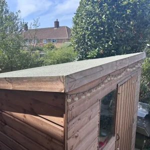 Nearly new shed - Image 2