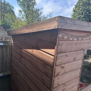 Nearly new shed - Image 3