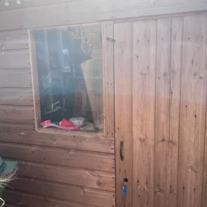 Nearly new shed - Image 4
