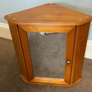 1 Corner Pine Wall Bathrooms Cabinet H18in/46cm W17i/43cm D11in/28cm Good condition B037