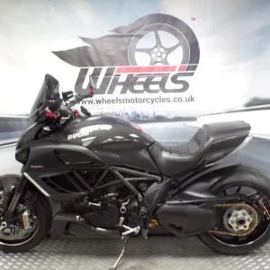 2011 Ducati Diavel Carbon - Image 2