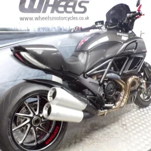 2011 Ducati Diavel Carbon - Image 4