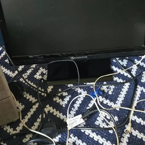 Packard Bell Computer screen 16"