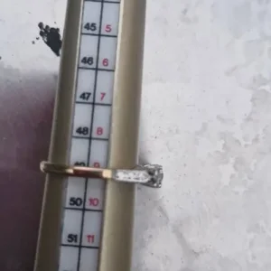 18ct carat gold ring with diamonds - Image 4