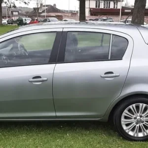 VAUXHALL CORSA 1.4 SE 5 DOOR £2195 - Image 3