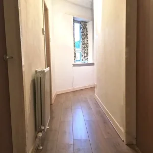 Double bedroom in a top-floor furnished apartment in Worksop, Bassetlaw - Image 6