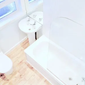 Double bedroom in a top-floor furnished apartment in Worksop, Bassetlaw - Image 7