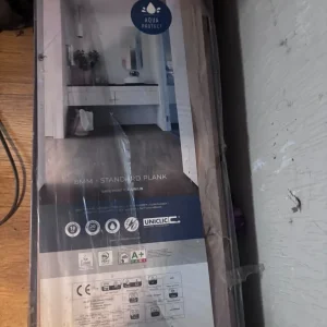 3x boxes of laminate flooring with roll of underlay - Image 2