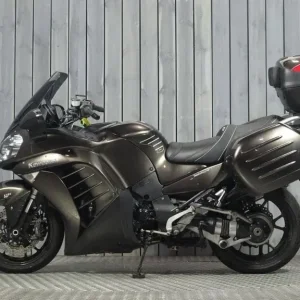 2010 10 KAWASAKI 1400GTR - Image 4