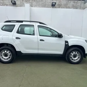 2023 Dacia Duster 1.0 TCe Essential SUV 5dr Petrol Manual Euro 6 (s/s) (90 ps) HATCHBACK Petrol M... - Image 3