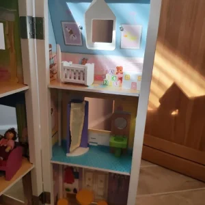 Large fold up Wooden Dolls House with Lots of Accessories - Image 5