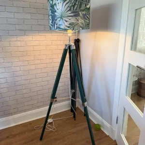 Floor lamp tripod