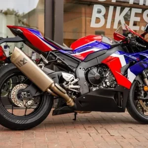 Honda CBR1000RR-R Fireblade 1 OWNER ! CARBON EDITION - Image 5
