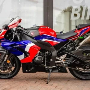 Honda CBR1000RR-R Fireblade 1 OWNER ! CARBON EDITION - Image 7