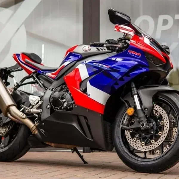 Honda CBR1000RR-R Fireblade 1 OWNER ! CARBON EDITION