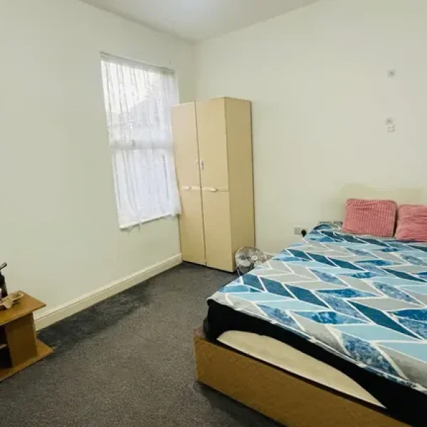 Spacious and Cosy Double Room for Rent in – LE2 1FU