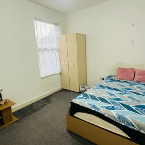 Spacious and Cosy Double Room for Rent in – LE2 1FU