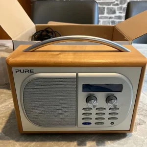 radio pure like new in box can deliver for a small charge - Image 4