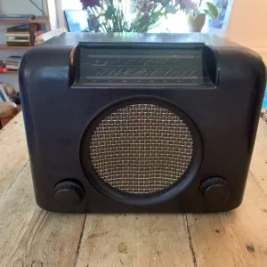 Vintage 1950s Bakelite Radio - Image 2