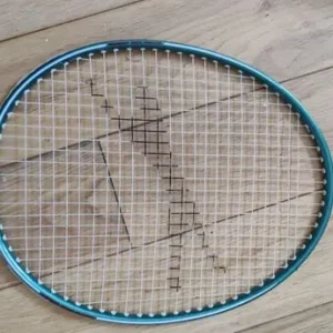 Nearly new slazenger badminton racket and a tube of shuttles - Image 4