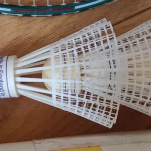 Nearly new slazenger badminton racket and a tube of shuttles - Image 6