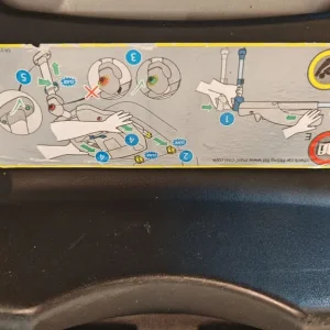 Maxi Cosi Cabriofix car seat and isofix base - Image 3