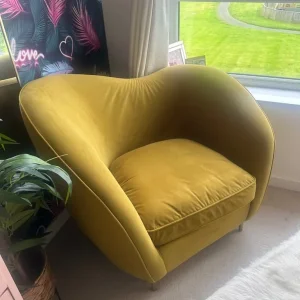 Swoon velvet armchair in yellow mustard velvet - Image 3