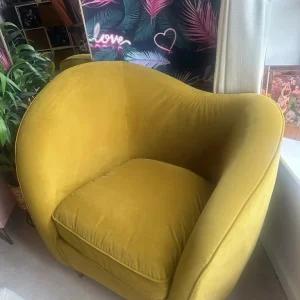 Swoon velvet armchair in yellow mustard velvet - Image 4