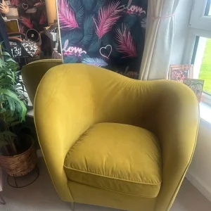 Swoon velvet armchair in yellow mustard velvet - Image 6